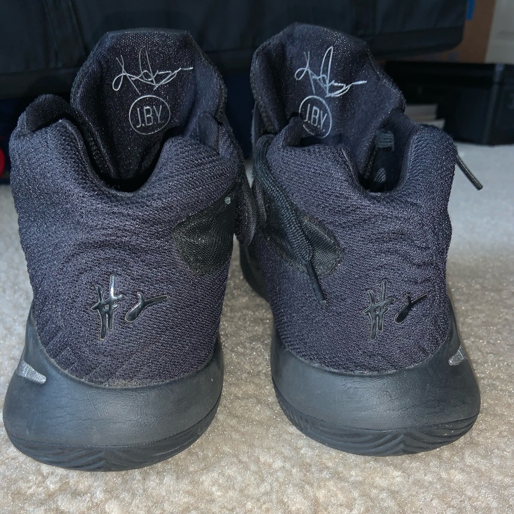 Men’s kyrie 2’s - Picture 3 of 5
